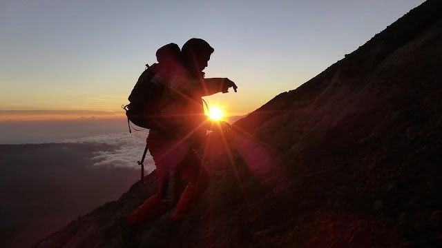 Hal-Hal Yang Harus Di Perhatikan Ketika Mendaki Gunung