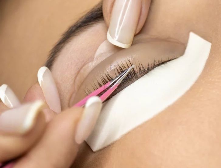 Perbedaan Lash Lift Dan Extension Bulu Mata