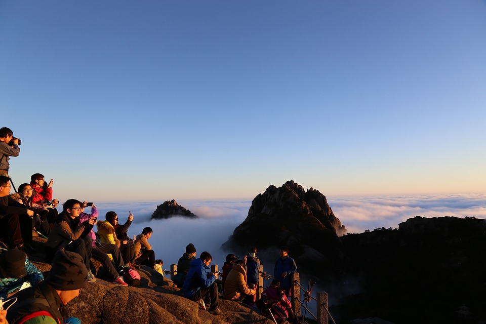 Pengaruh Pariwisata Terhadap Keseimbangan Ekosistem Gunung