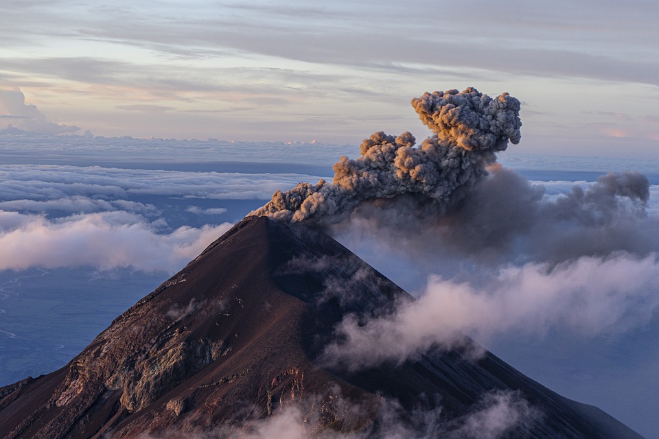 Eksplorasi Geologi Gunung Api Aktif