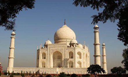 Bangunan Taj Mahal Monumen Terkenal Dan Memukau Di Dunia