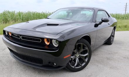 Dodge Challenger SXT Muscular Car Dengan Sentuhan Kelas