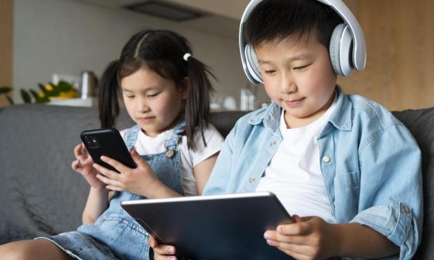 Penggunaan Gadget Berlebih, Anak Berisiko Alami Virtual Autism