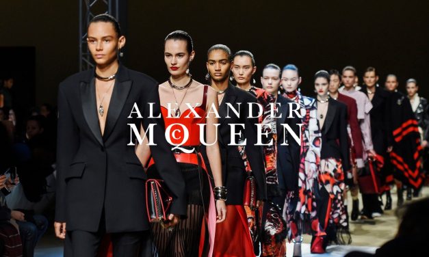 Brand Alexander Mcqueen Miliki Koleksi Item Fashion Yang Berani
