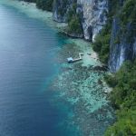 Pesona Tebing Batu Hatupia Di Maluku Tengah