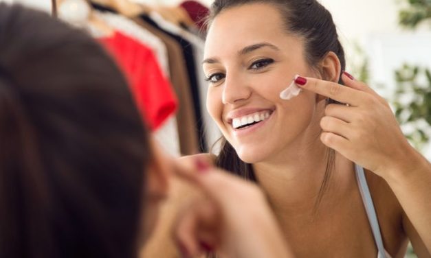 Benarkah Sunscreen Bisa Bikin Wajah Awet Muda? Ini Ulasannya