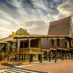 Rumah Bubungan Tinggi Simbol Arsitektur Tradisional Melayu