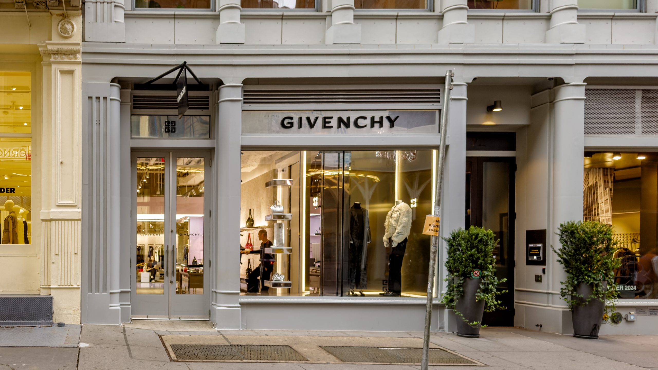 Brand Givenchy