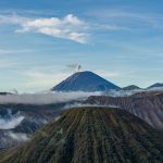 Gunung Mahameru Puncak Ketinggian dan Keagungan